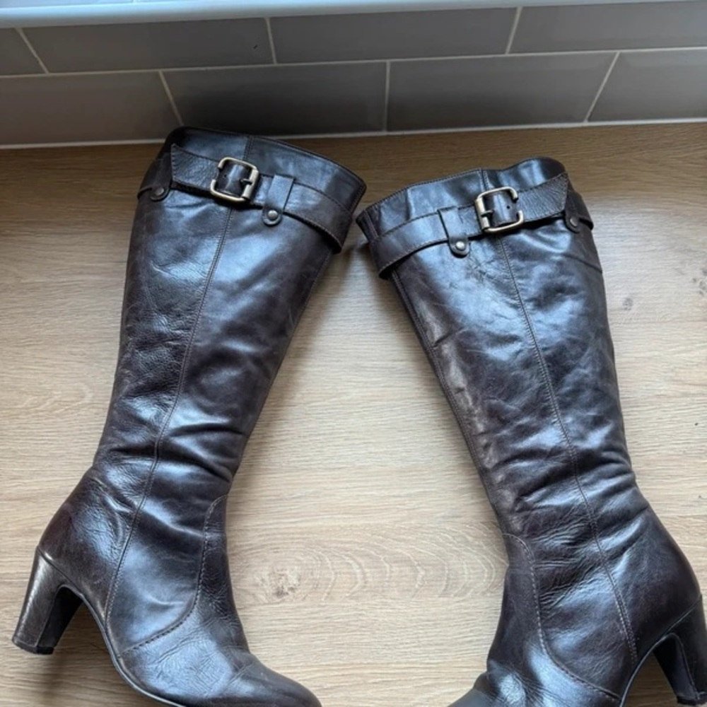 Chic Dark Brown Leather Heeled Boots
